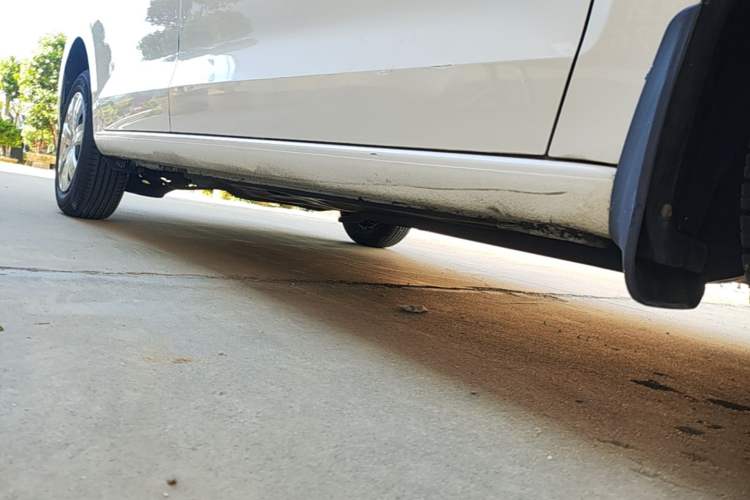 Used Volkswagen Jetta 2017 1.5L Manual Fashion Edition Right Side Sill