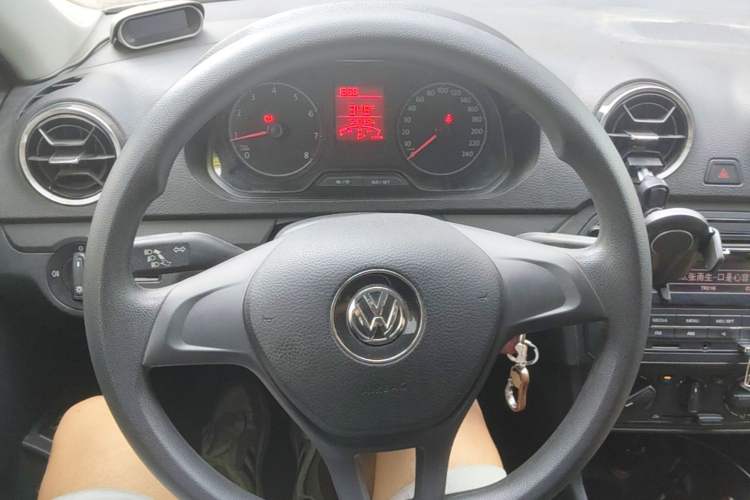Used Volkswagen Jetta 2017 1.5L Manual Fashion Edition Steering Wheel