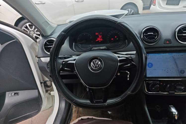 Used Volkswagen Jetta 2017 1.5L Automatic Comfort Model Steering Wheel