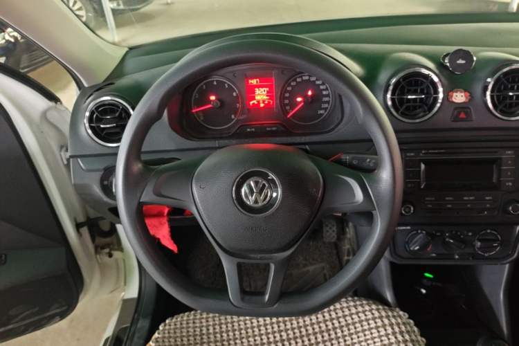 Used Volkswagen Jetta 2017 1.5L Manual Fashion Edition Steering Wheel