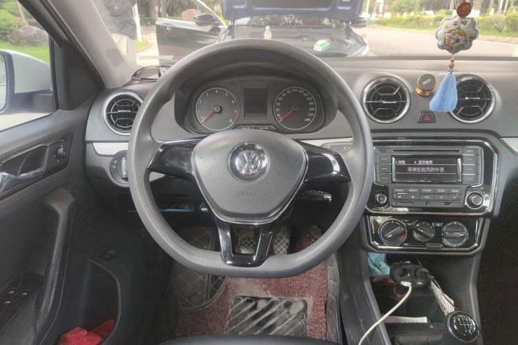 Used Volkswagen Jetta 2017 1.5L Manual Comfort Model Steering Wheel