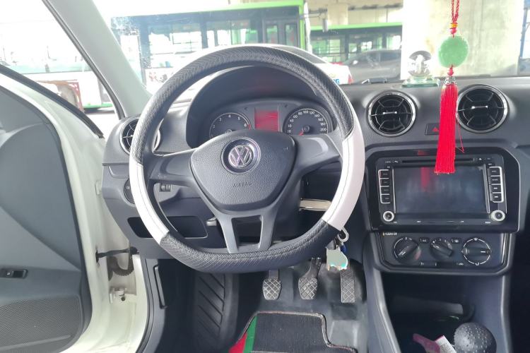 Used Volkswagen Jetta 2017 1.5L Manual Fashion Edition Steering Wheel