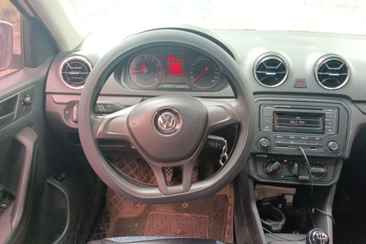 Used Volkswagen Jetta 2017 1.5L Manual Fashion Edition Steering Wheel