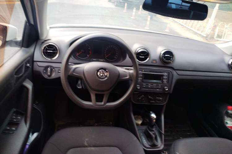 Used Volkswagen Jetta 2017 1.5L Automatic Fashion Model Steering Wheel