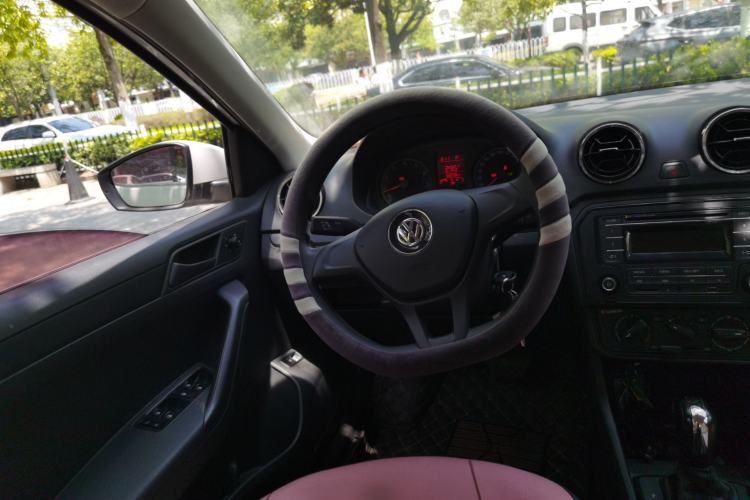 Used Volkswagen Jetta 2017 1.5L Automatic Fashion Model Steering Wheel