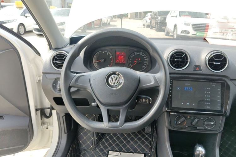 Used Volkswagen Jetta 2017 1.5L Automatic Fashion Model Steering Wheel