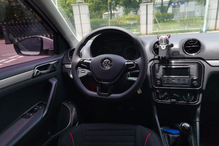 Used Volkswagen Jetta 2017 1.5L Manual Comfort Model Steering Wheel