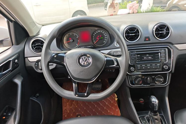 Used Volkswagen Jetta 2017 1.5L Automatic Comfort Model Steering Wheel