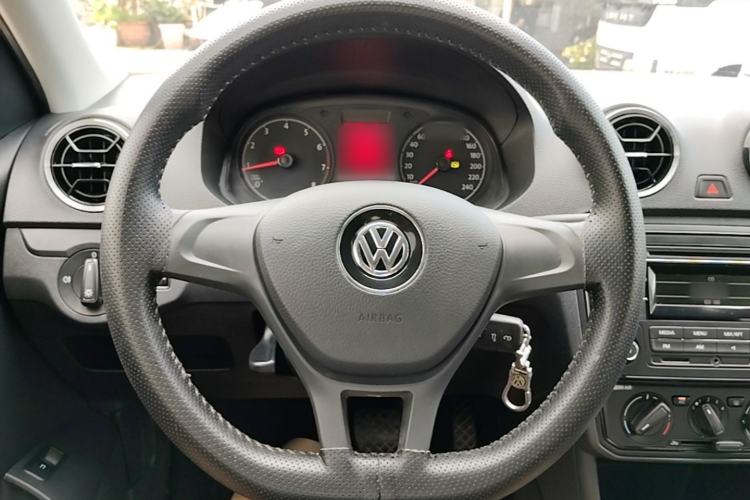 Used Volkswagen Jetta 2017 1.5L Automatic Fashion Model Steering Wheel