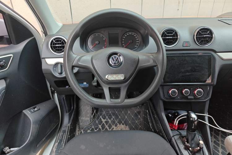 Used Volkswagen Jetta 2017 1.5L Automatic Fashion Model Steering Wheel