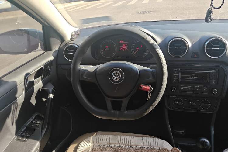 Used Volkswagen Jetta 2017 1.5L Manual Fashion Edition Steering Wheel
