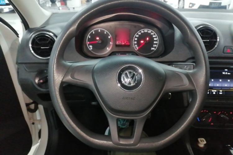 Used Volkswagen Jetta 2017 1.5L Automatic Fashion Model Steering Wheel
