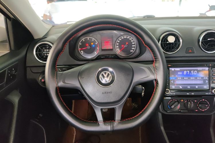 Used Volkswagen Jetta 2017 1.5L Manual Fashion Edition Steering Wheel