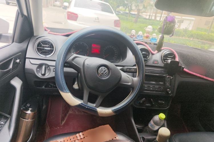 Used Volkswagen Jetta 2017 1.5L Manual Fashion Edition Steering Wheel