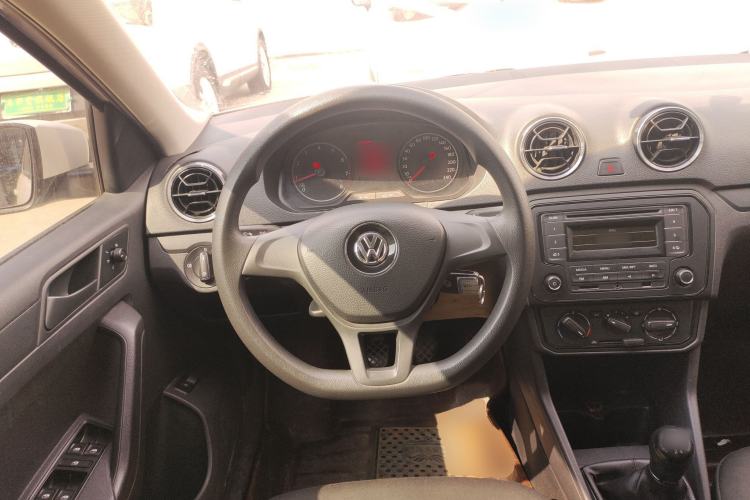 Used Volkswagen Jetta 2017 1.5L Manual Fashion Edition Steering Wheel