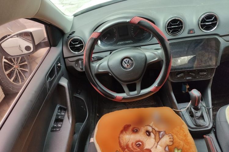 Used Volkswagen Jetta 2017 1.5L Automatic Fashion Model Steering Wheel