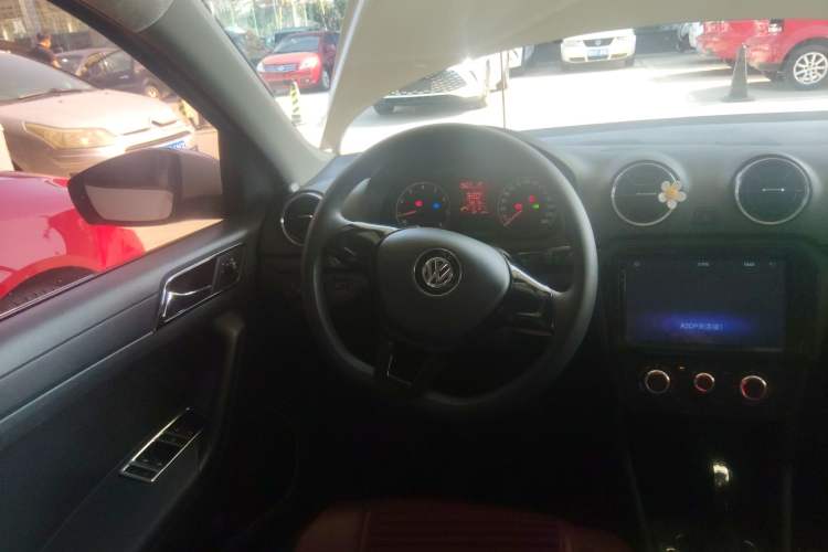 Used Volkswagen Jetta 2017 1.5L Automatic Fashion Model Steering Wheel