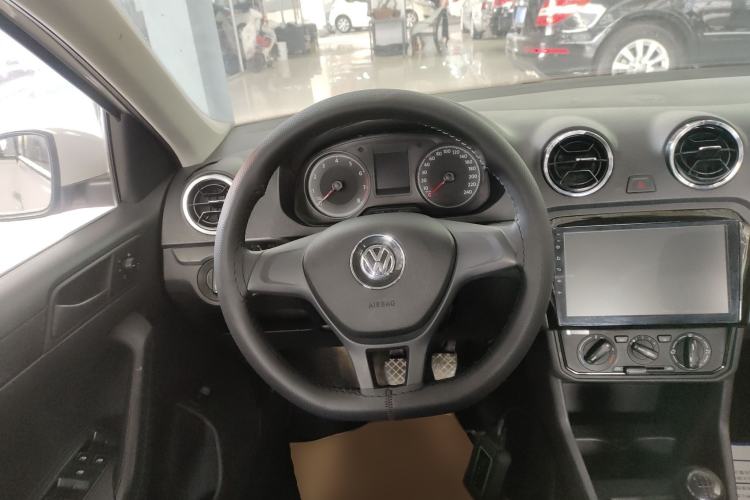 Used Volkswagen Jetta 2017 1.5L Manual Fashion Edition Steering Wheel