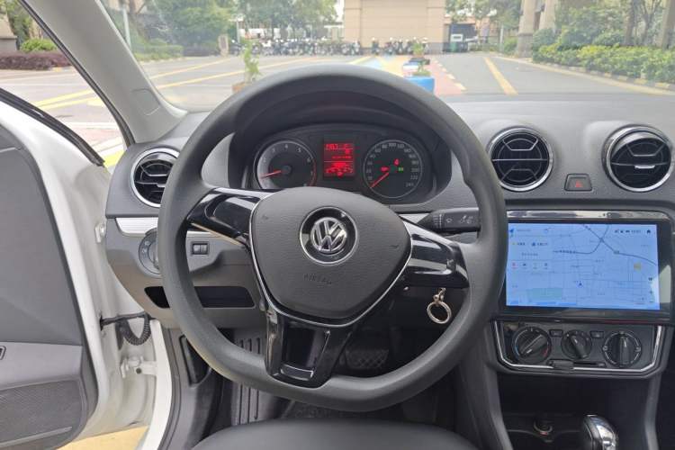 Used Volkswagen Jetta 2017 1.5L Automatic Comfort Model Steering Wheel