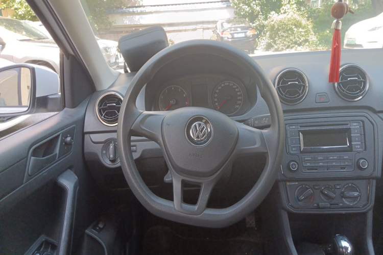 Used Volkswagen Jetta 2017 1.5L Automatic Fashion Model Steering Wheel