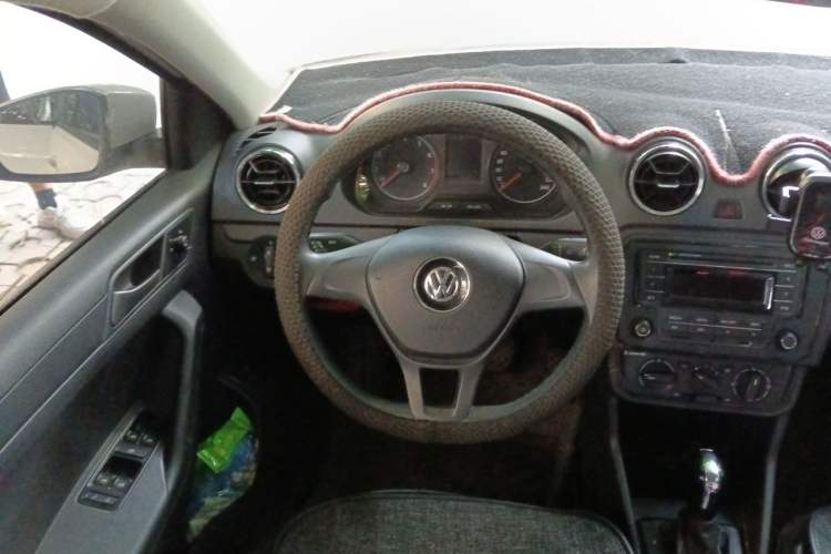 Used Volkswagen Jetta 2017 1.5L Automatic Fashion Model Steering Wheel