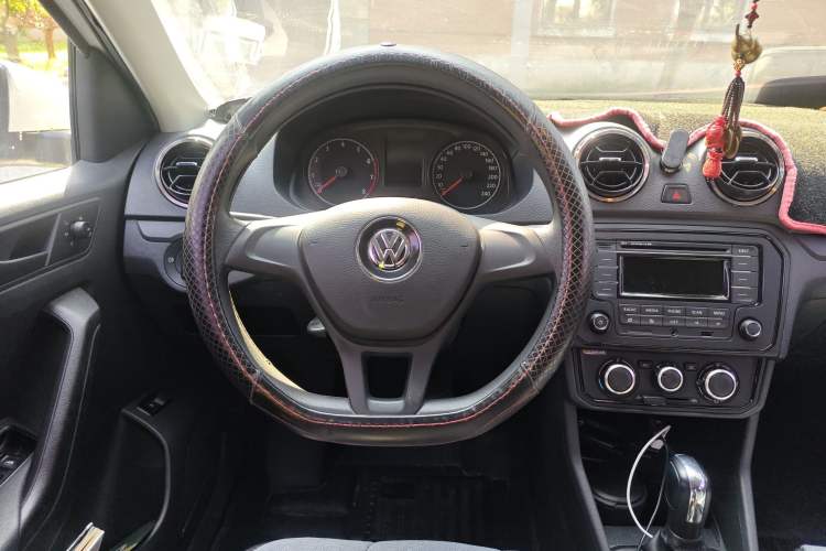 Used Volkswagen Jetta 2017 1.5L Automatic Fashion Model Steering Wheel