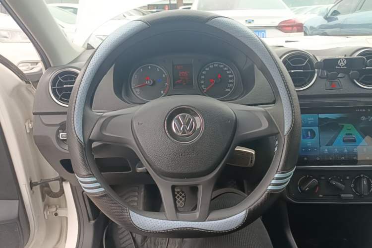 Used Volkswagen Jetta 2017 1.5L Manual Fashion Edition Steering Wheel