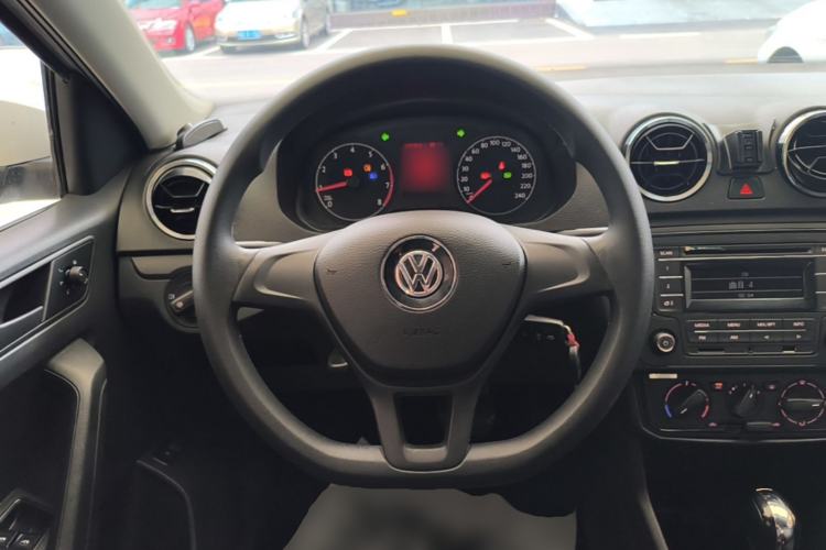 Used Volkswagen Jetta 2017 1.5L Automatic Fashion Model Steering Wheel