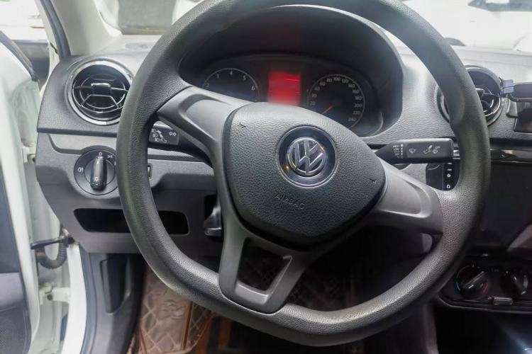 Used Volkswagen Jetta 2017 1.5L Automatic Fashion Model Steering Wheel