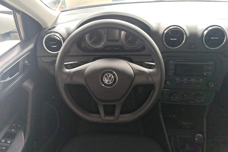 Used Volkswagen Jetta 2017 1.5L Manual Fashion Edition Steering Wheel