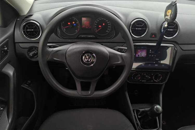 Used Volkswagen Jetta 2017 1.5L Manual Fashion Edition Steering Wheel