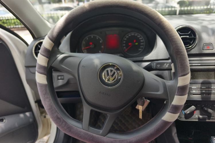 Used Volkswagen Jetta 2017 1.5L Automatic Fashion Model Steering Wheel