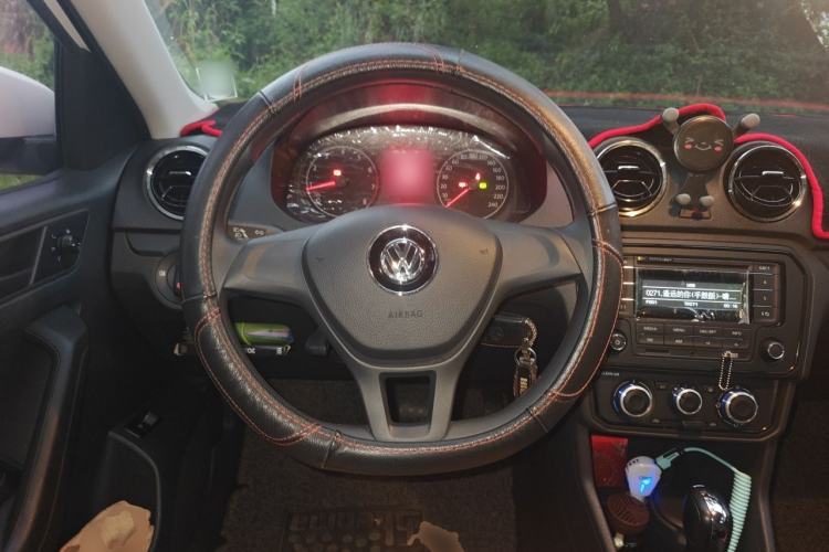 Used Volkswagen Jetta 2017 1.5L Automatic Fashion Model Steering Wheel