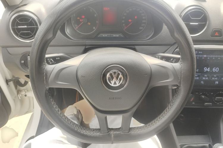 Used Volkswagen Jetta 2017 1.5L Manual Fashion Edition Steering Wheel