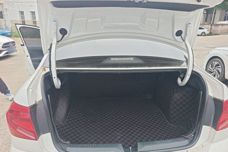 Used Volkswagen Jetta 2017 1.5L Manual Fashion Edition Trunk