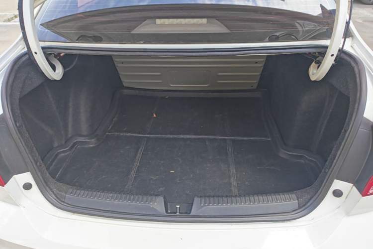 Used Volkswagen Jetta 2017 1.4L Manual Fashion Edition Trunk