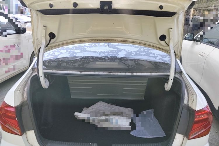 Used Volkswagen Jetta 2017 1.5L Manual Fashion Edition Trunk