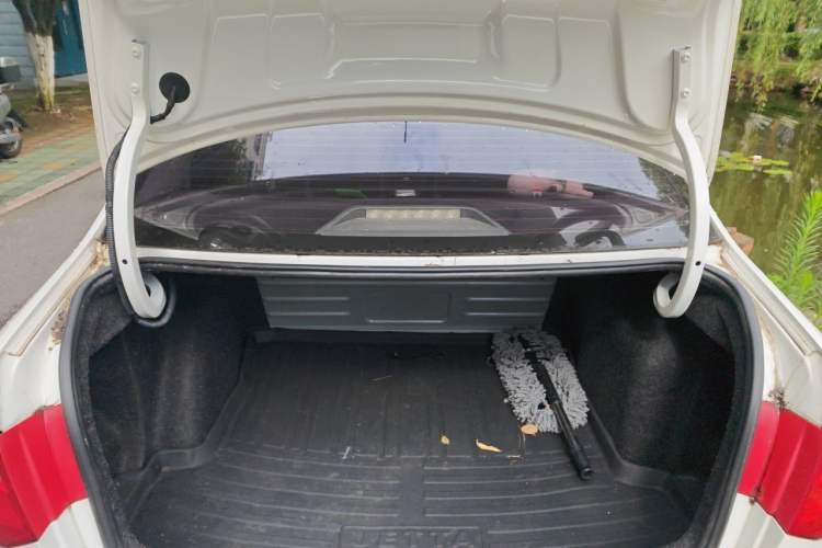Used Volkswagen Jetta 2017 1.4L Manual Fashion Edition Trunk