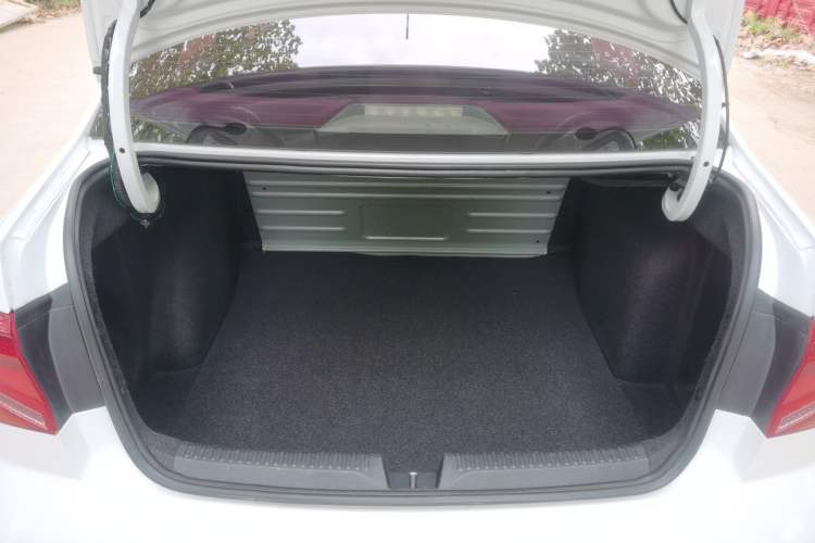 Used Volkswagen Jetta 2017 1.5L Automatic Fashion Model Trunk