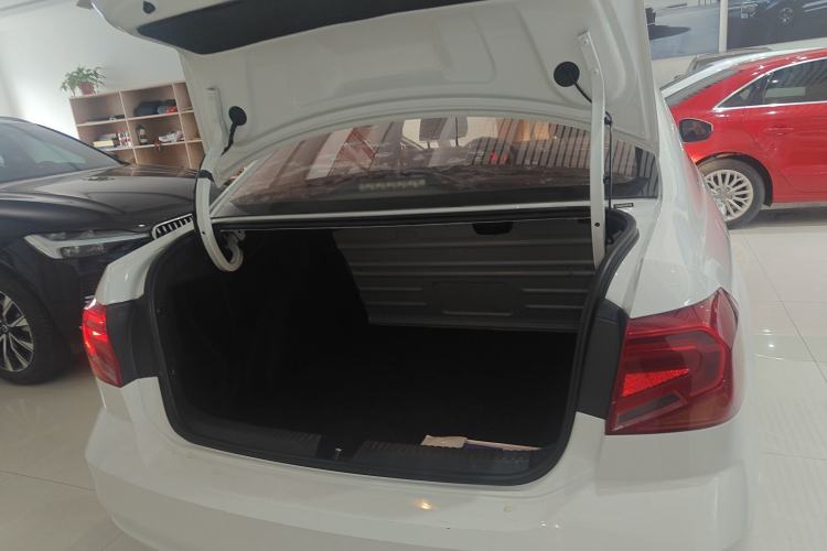 Used Volkswagen Jetta 2017 1.5L Automatic Fashion Model Trunk