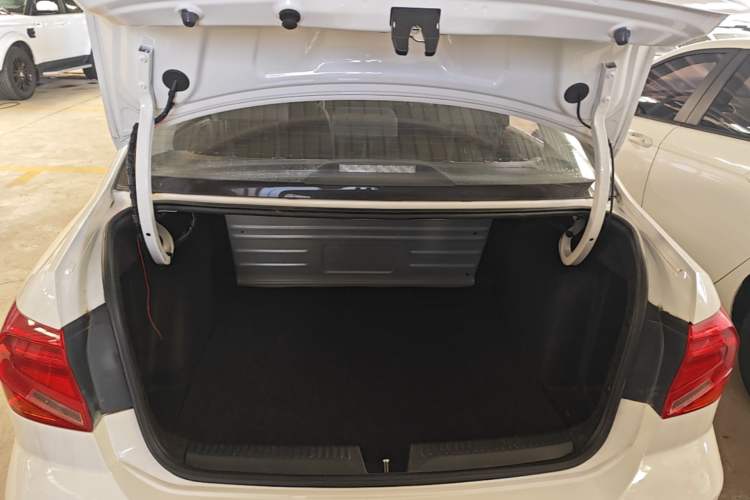 Used Volkswagen Jetta 2017 1.4L Manual Fashion Edition Trunk