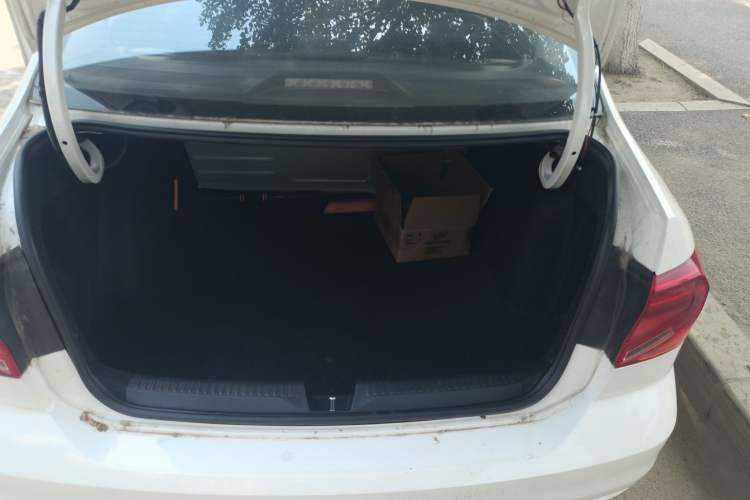 Used Volkswagen Jetta 2017 1.5L Automatic Fashion Model Trunk