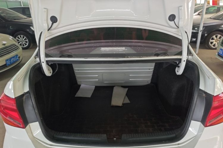 Used Volkswagen Jetta 2017 1.5L Manual Fashion Edition Trunk