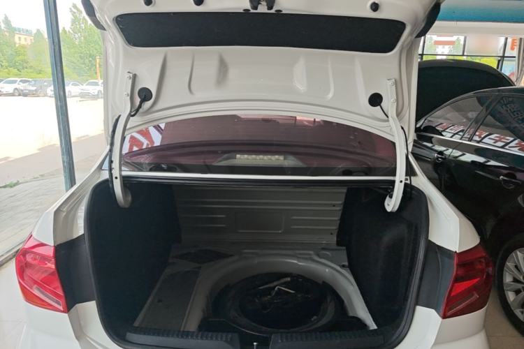 Used Volkswagen Jetta 2017 1.4L Manual Fashion Edition Trunk