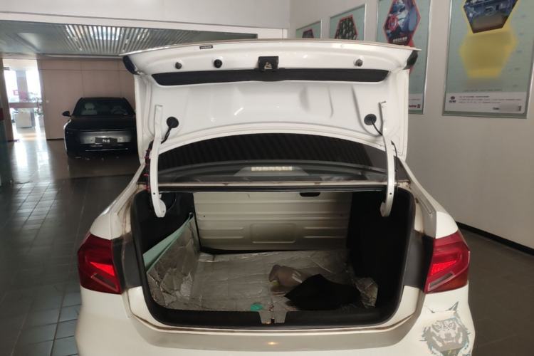 Used Volkswagen Jetta 2017 1.5L Manual Fashion Edition Trunk