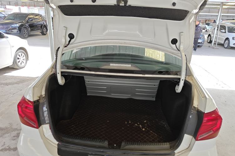 Used Volkswagen Jetta 2017 1.4L Manual Fashion Edition Trunk