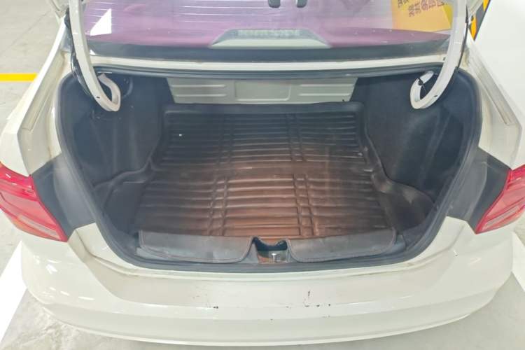 Used Volkswagen Jetta 2017 1.4L Manual Fashion Edition Trunk
