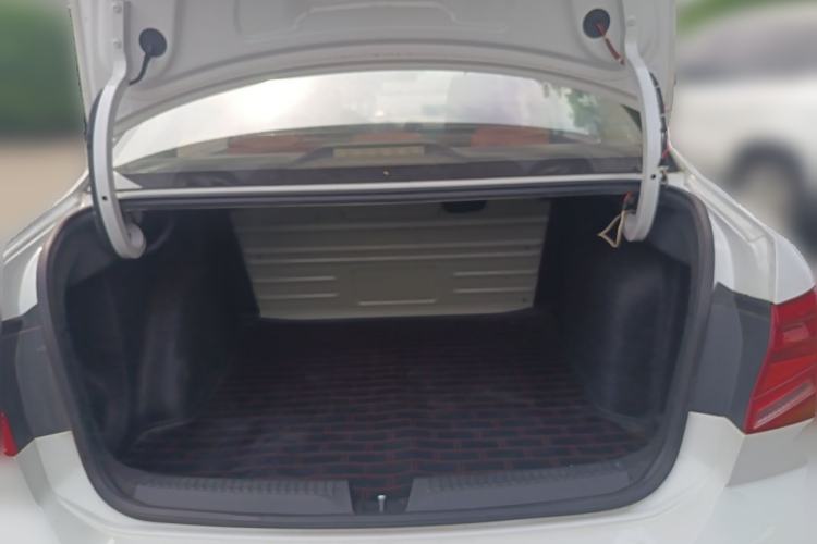 Used Volkswagen Jetta 2017 1.5L Automatic Fashion Model Trunk