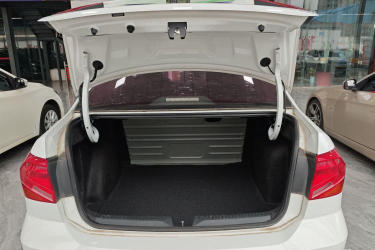 Used Volkswagen Jetta 2017 1.5L Manual Fashion Edition Trunk
