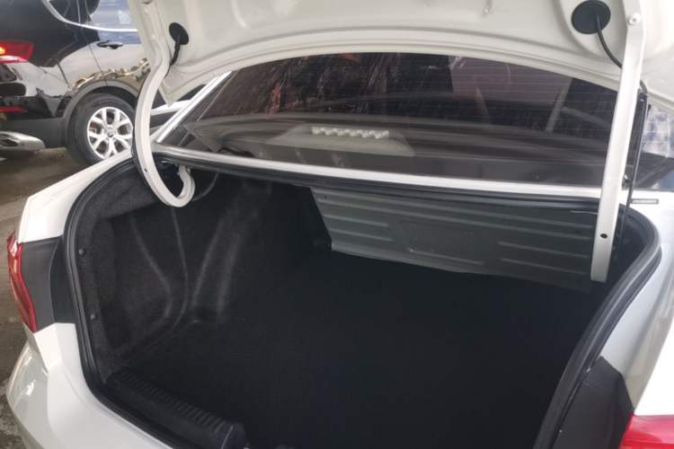 Used Volkswagen Jetta 2017 1.5L Manual Fashion Edition Trunk